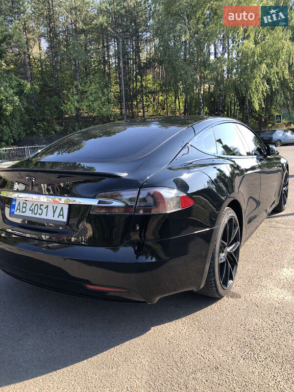 Ліфтбек Tesla Model S 2017 в Могилів-Подільському