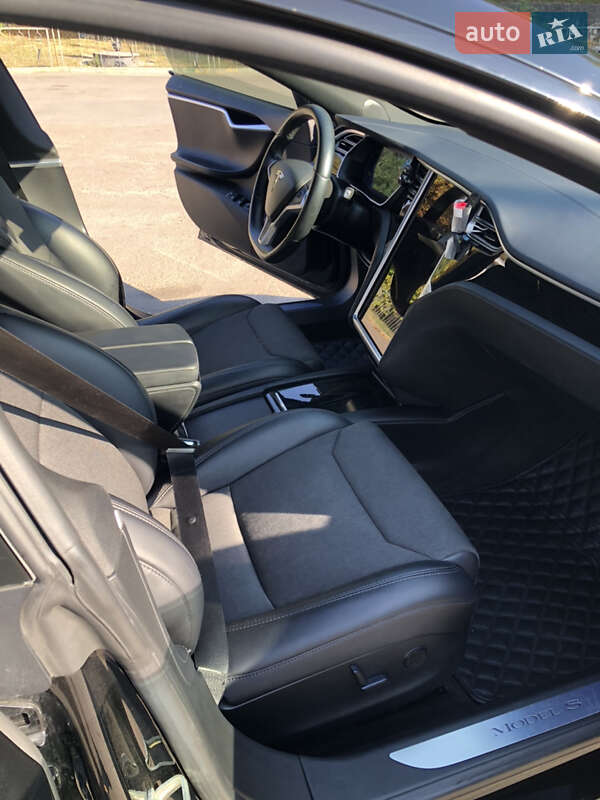 Ліфтбек Tesla Model S 2017 в Могилів-Подільському