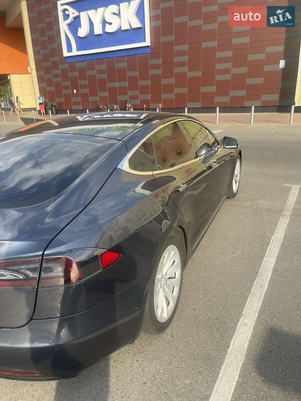 Лифтбек Tesla Model S 2017 в Сумах