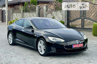 Лифтбек Tesla Model S 2016 в Ровно