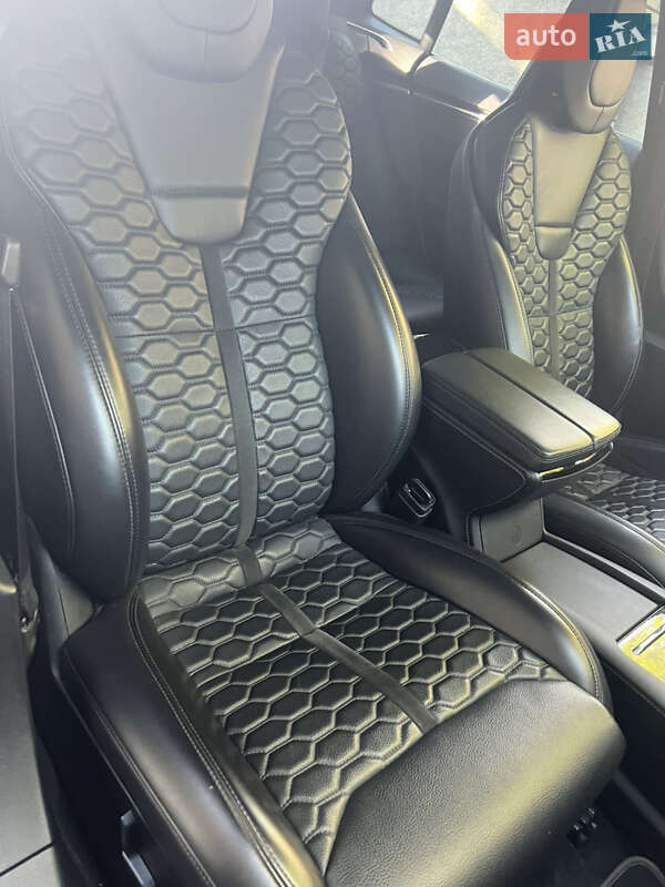 Ліфтбек Tesla Model S 2017 в Дніпрі