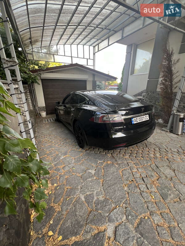 Ліфтбек Tesla Model S 2017 в Дніпрі