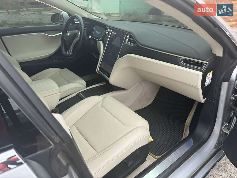 Лифтбек Tesla Model S 2018 в Сарнах