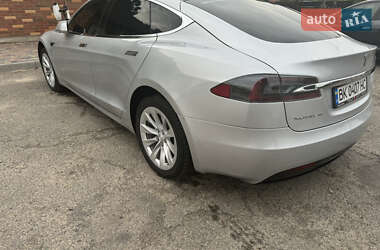 Лифтбек Tesla Model S 2018 в Сарнах
