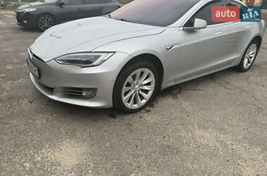 Ліфтбек Tesla Model S 2018 в Сарнах