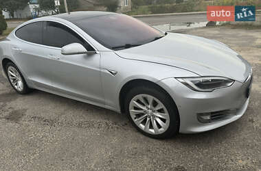 Лифтбек Tesla Model S 2018 в Сарнах