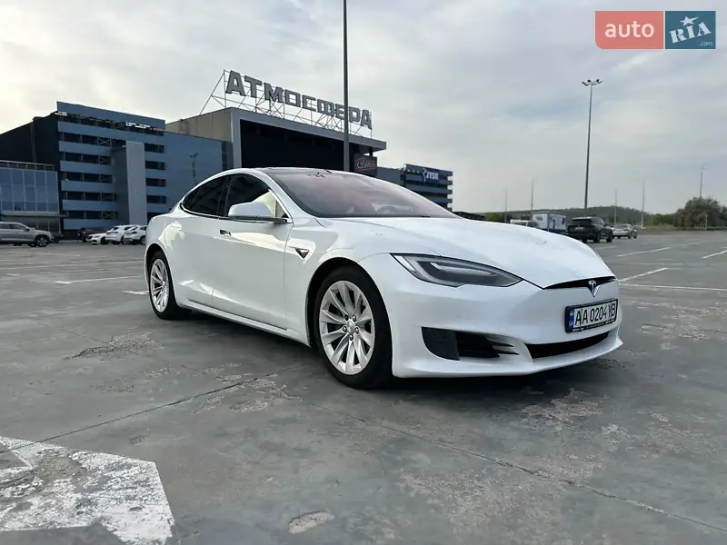 Лифтбек Tesla Model S 2017 в 
