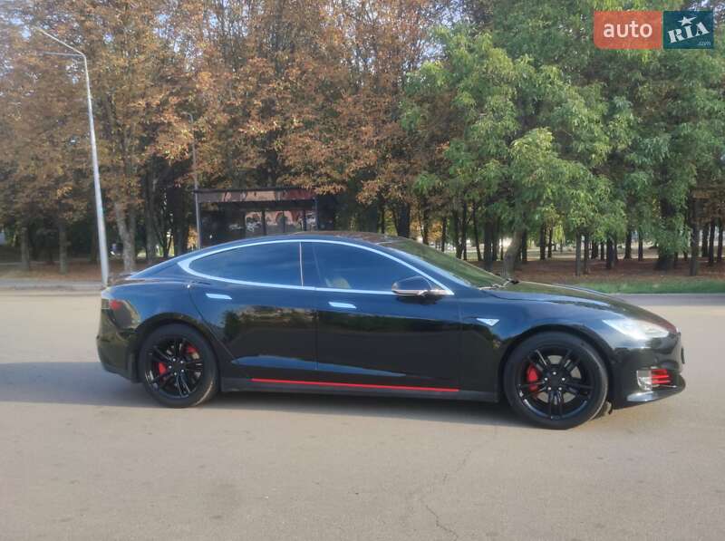 Лифтбек Tesla Model S 2015 в Полтаве