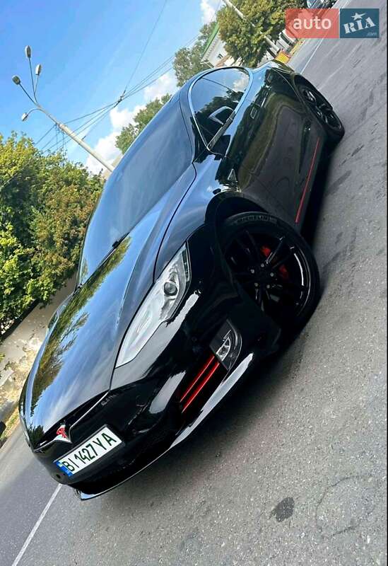Лифтбек Tesla Model S 2015 в Полтаве