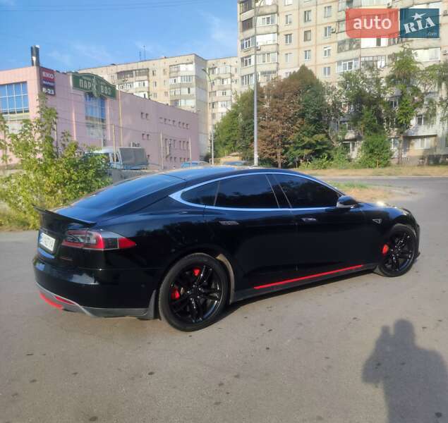 Лифтбек Tesla Model S 2015 в Полтаве