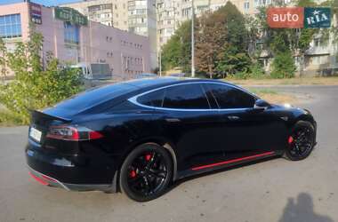 Лифтбек Tesla Model S 2015 в 