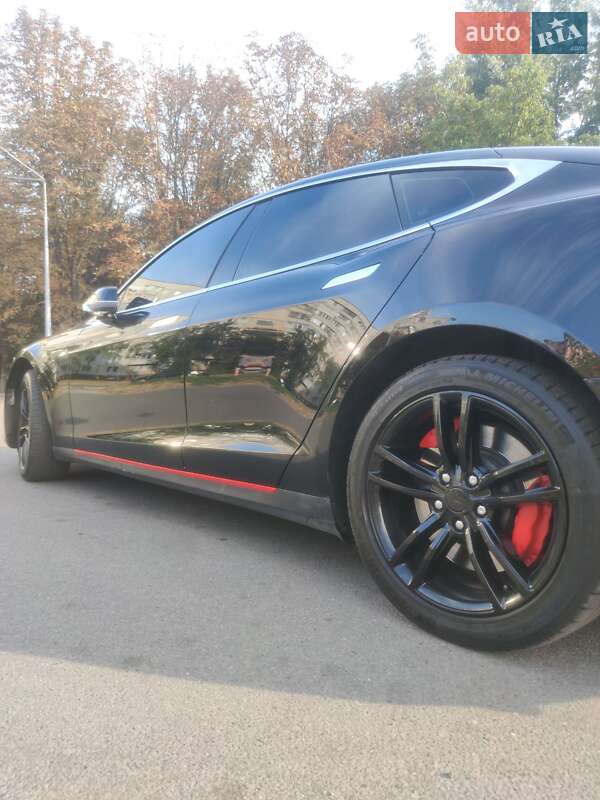 Лифтбек Tesla Model S 2015 в Полтаве