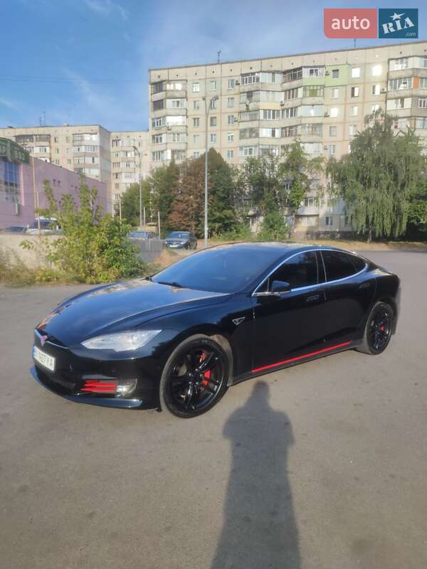 Лифтбек Tesla Model S 2015 в Полтаве