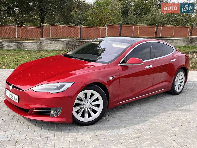 Лифтбек Tesla Model S 2017 в Черновцах