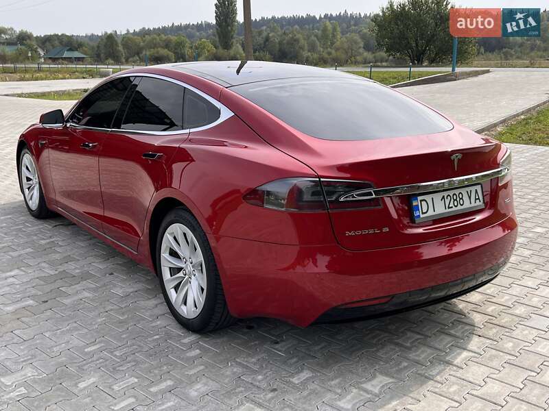 Лифтбек Tesla Model S 2017 в Черновцах