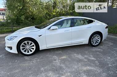 Ліфтбек Tesla Model S 2017 в Львові