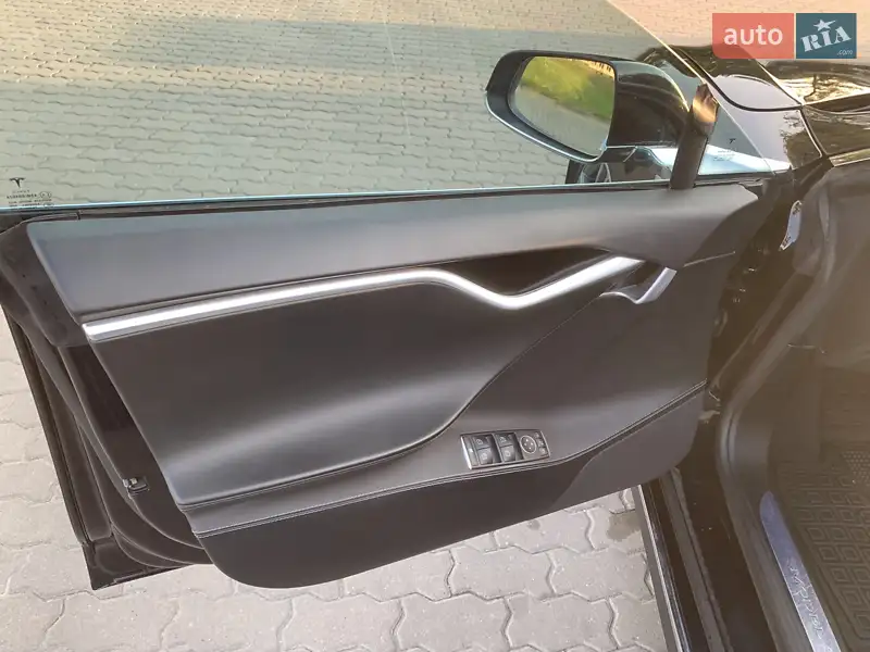 Tesla Model S 2015