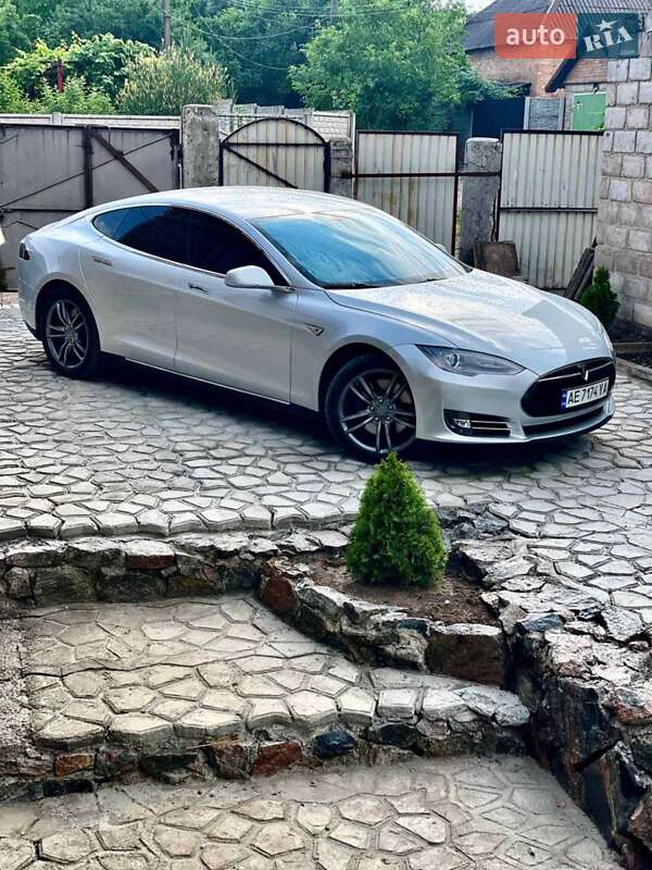 Tesla Model S 2013