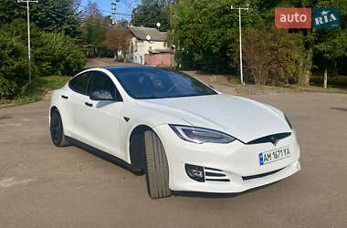 Лифтбек Tesla Model S 2014 в 