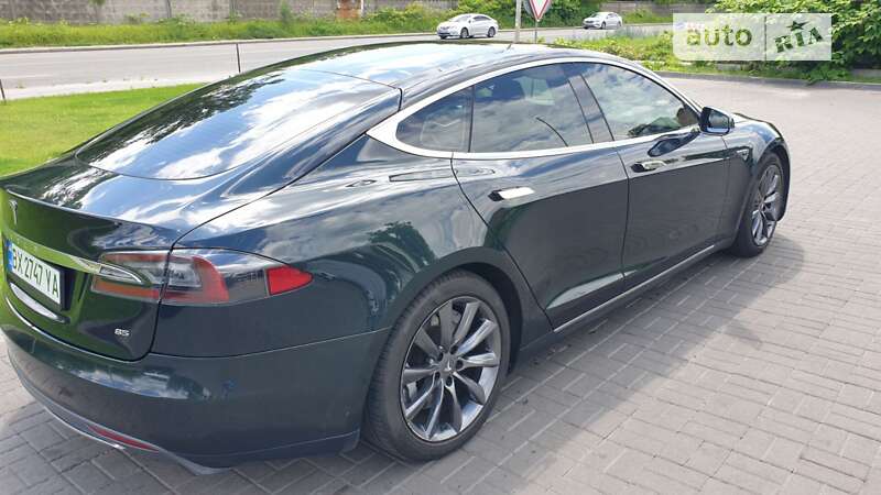 Лифтбек Tesla Model S 2013 в 