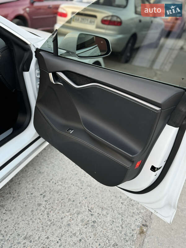 Лифтбек Tesla Model S 2020 в Киеве