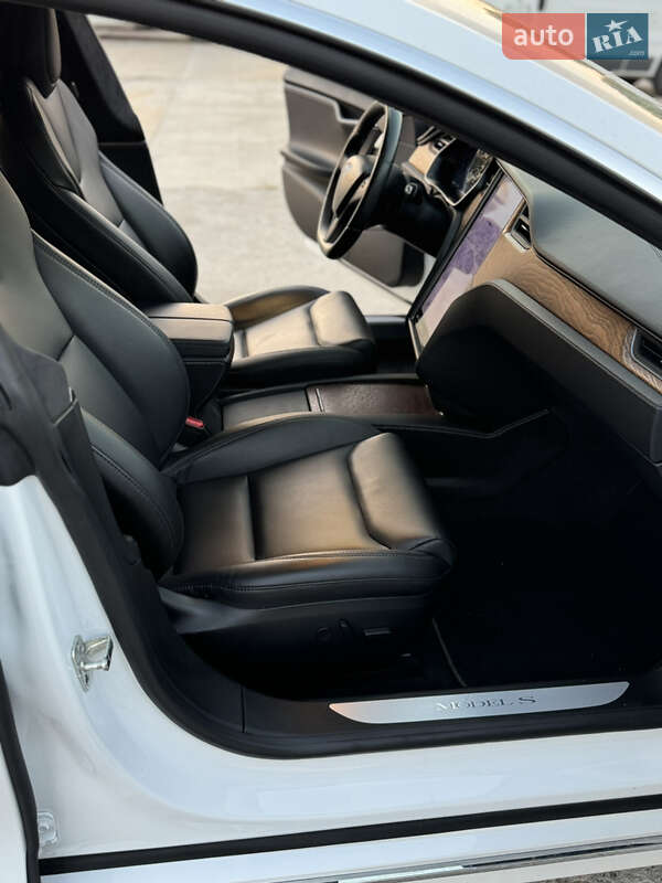 Лифтбек Tesla Model S 2020 в Киеве