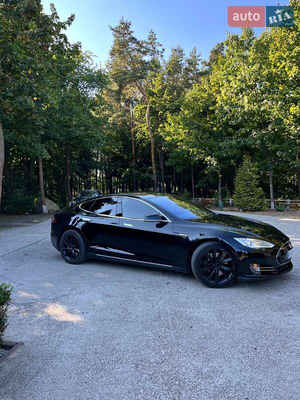 Лифтбек Tesla Model S 2016 в Сарнах