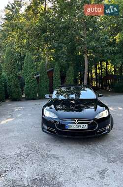 Лифтбек Tesla Model S 2016 в Сарнах