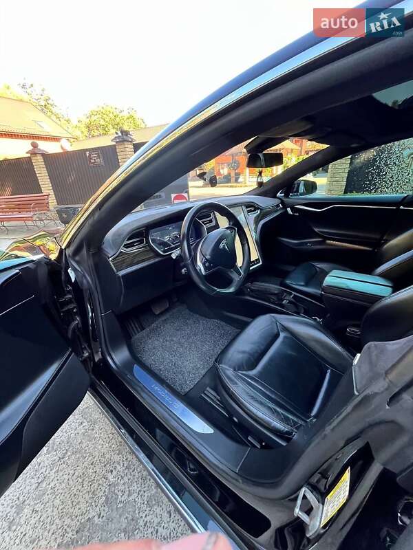 Лифтбек Tesla Model S 2016 в Сарнах фото 16 Лифтбек Tesla Model S 2016 в Сарнах