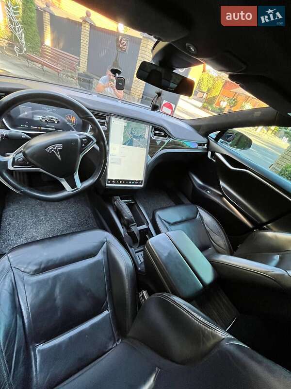 Лифтбек Tesla Model S 2016 в Сарнах