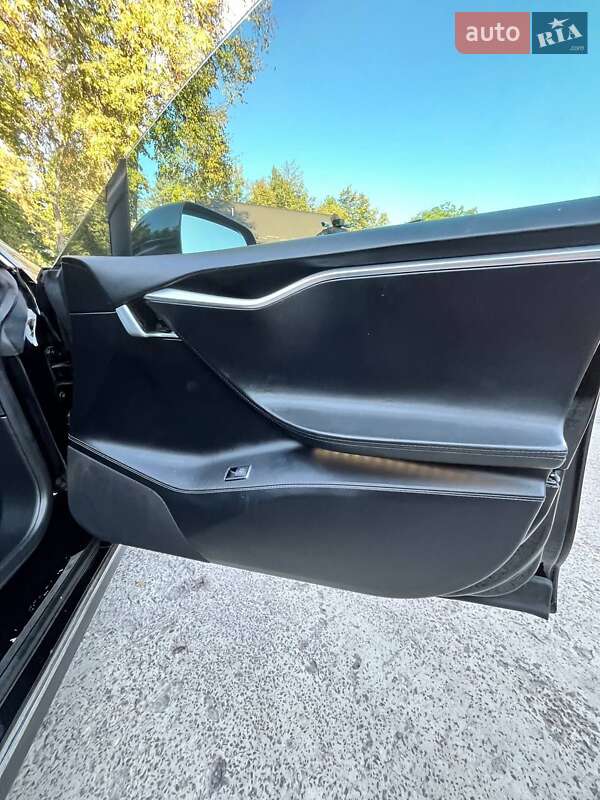 Лифтбек Tesla Model S 2016 в Сарнах фото 34 Лифтбек Tesla Model S 2016 в Сарнах