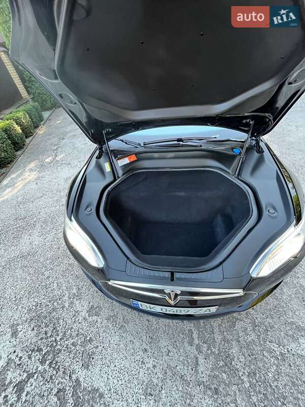 Лифтбек Tesla Model S 2016 в Сарнах фото 35 Лифтбек Tesla Model S 2016 в Сарнах