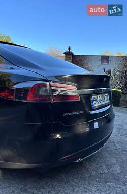 Лифтбек Tesla Model S 2016 в Сарнах