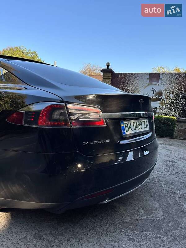 Лифтбек Tesla Model S 2016 в Сарнах фото 42 Лифтбек Tesla Model S 2016 в Сарнах