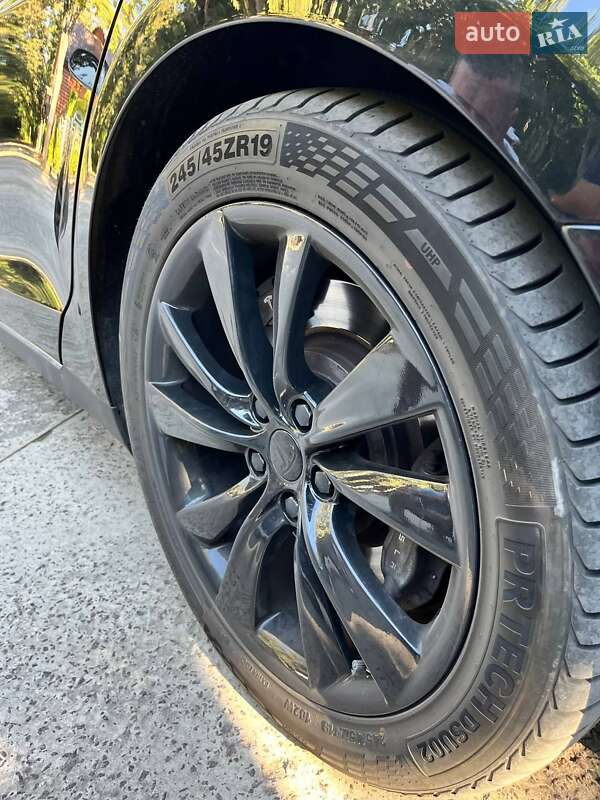 Лифтбек Tesla Model S 2016 в Сарнах