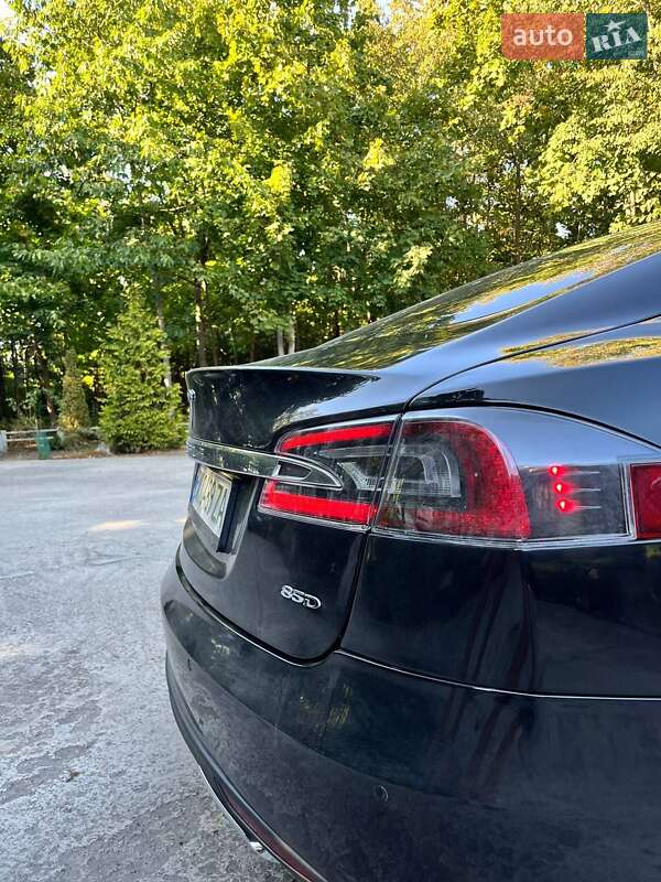 Лифтбек Tesla Model S 2016 в Сарнах