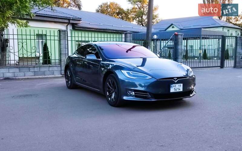 Лифтбек Tesla Model S 2017 в Днепре