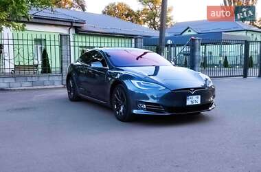 Лифтбек Tesla Model S 2017 в 