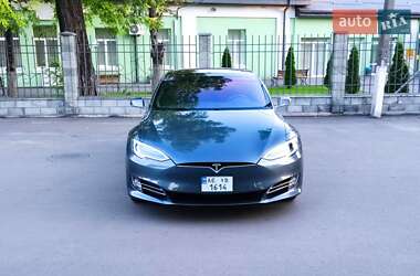 Лифтбек Tesla Model S 2017 в 