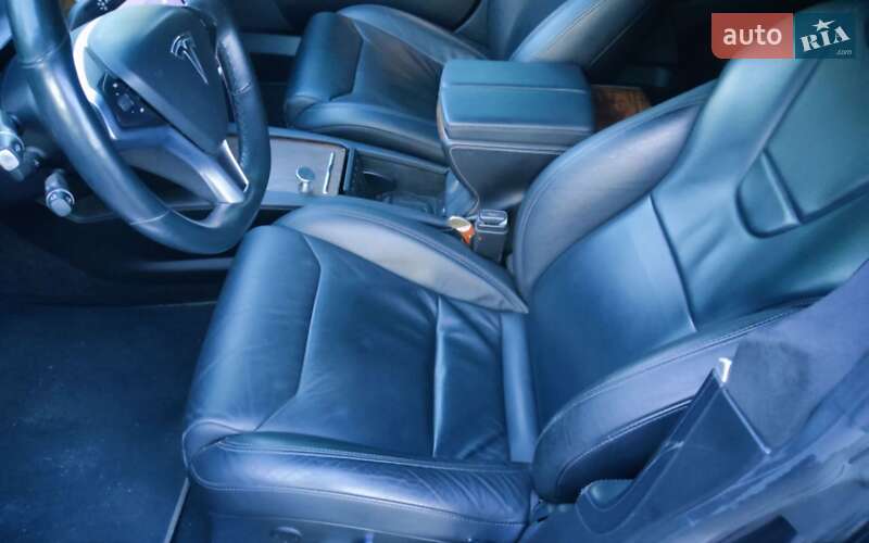 Лифтбек Tesla Model S 2017 в Днепре