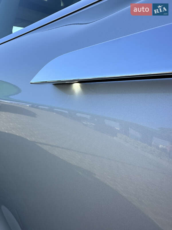 Ліфтбек Tesla Model S 2013 в Стрию