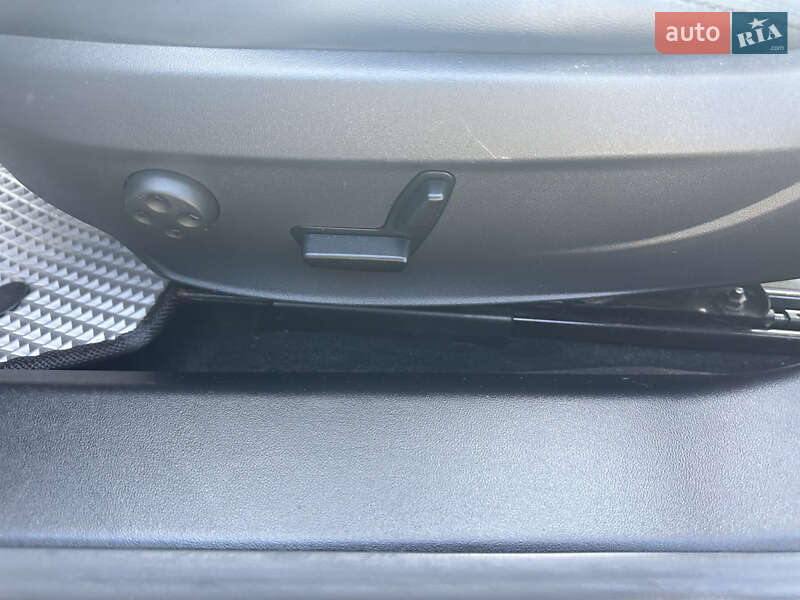 Ліфтбек Tesla Model S 2013 в Стрию