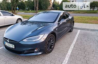 Лифтбек Tesla Model S 2019 в Трускавце