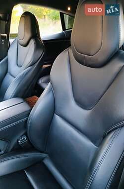 Лифтбек Tesla Model S 2019 в Трускавце