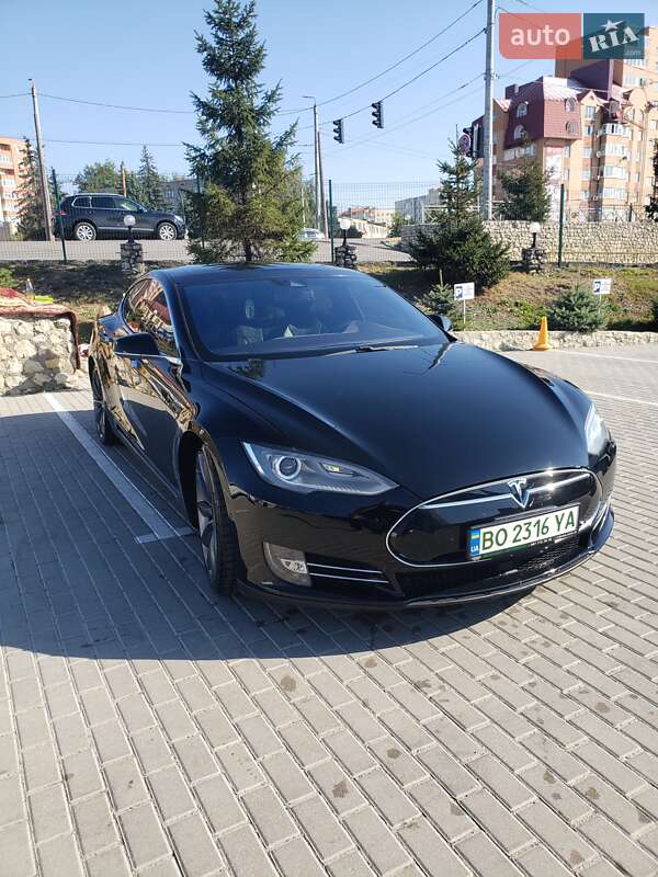 Ліфтбек Tesla Model S 2015 в Тернополі