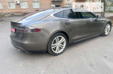 Лифтбек Tesla Model S 2016 в Хмельницком