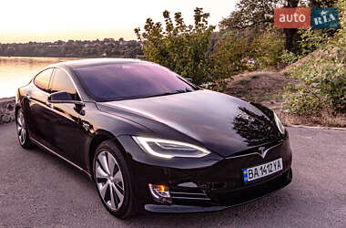 Лифтбек Tesla Model S 2020 в 
