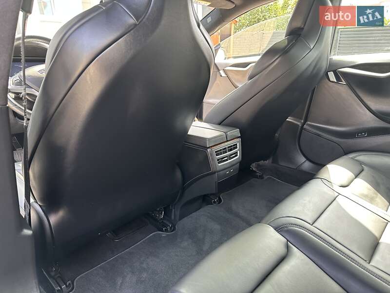 Ліфтбек Tesla Model S 2018 в Львові