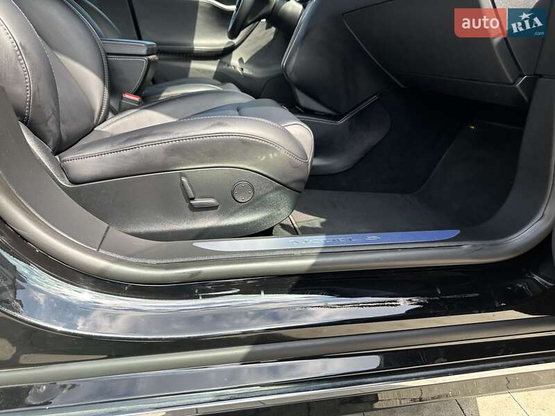 Ліфтбек Tesla Model S 2018 в Львові