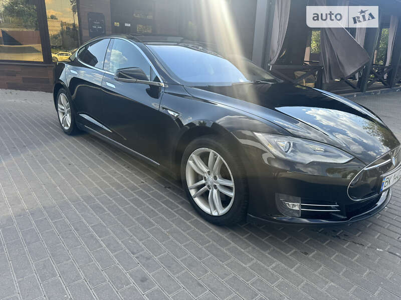 Tesla Model S 2014